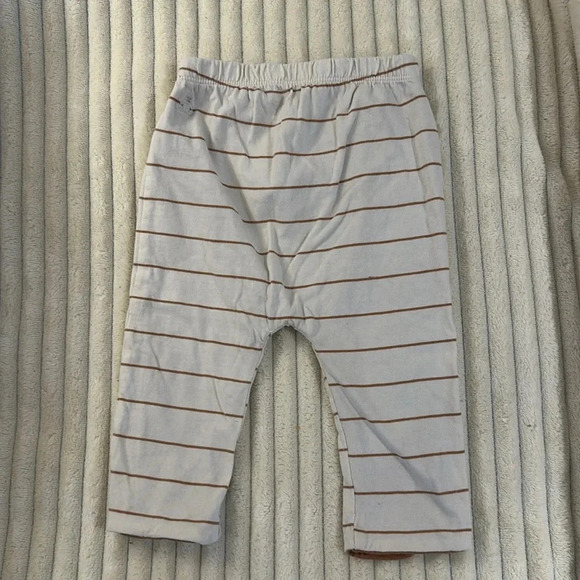 GAP - pull on infant/baby joggers/sweatpants. Size 6-12 months - Picture 3 of 4